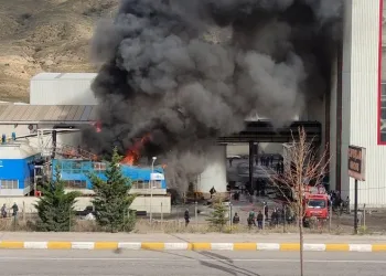 Fabrika yangını korkuttu