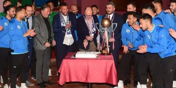 Anadolu Üniversitesi şampiyonluk pastasını kesti