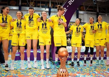 Fenerbahçe Kadın Basketbol Takımı’ndan çifte şampiyonluk