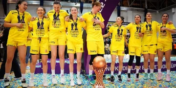Fenerbahçe Kadın Basketbol Takımı’ndan çifte şampiyonluk