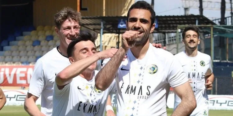 Menemenspor FK forması giyen Gençer Cansev, 4 yıl sonra gol attı