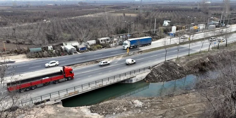 Bursa Ankara Yolu’nda 4 köprü sil baştan yenilendi