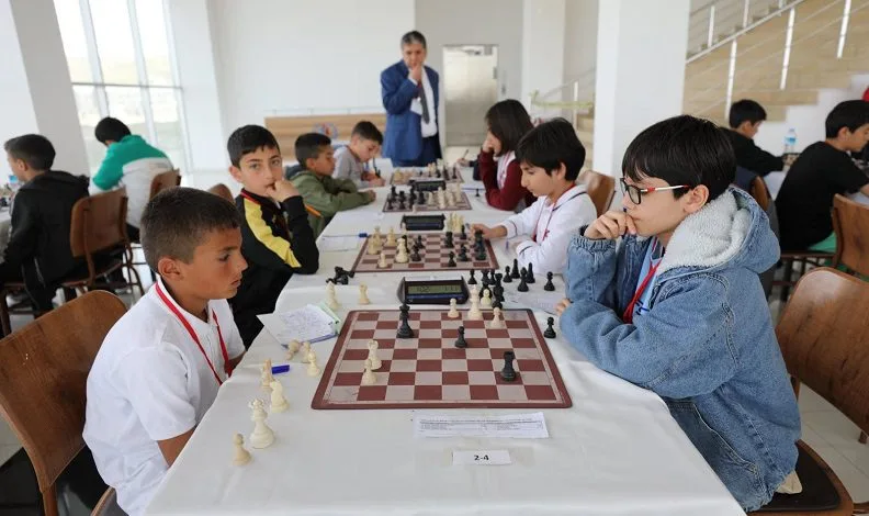 Satranç bölge yarışması Van’da başladı