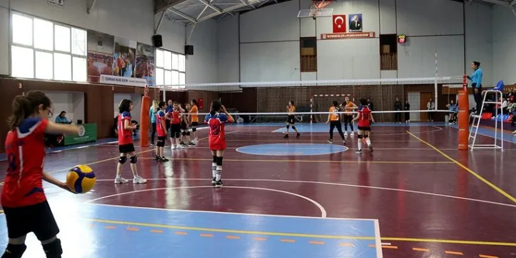 Akçaabat’ta çocuklara ve gençlere yönelik sportif ve kültürel etkinlikler devam ediyor