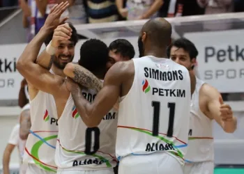 Aliağa Petkimspor, bu sezon ikinci kez üst üste galibiyet aldı