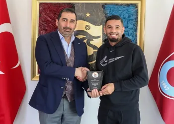 Trabzonspor’dan Bruno Peres’e teşekkür plaketi