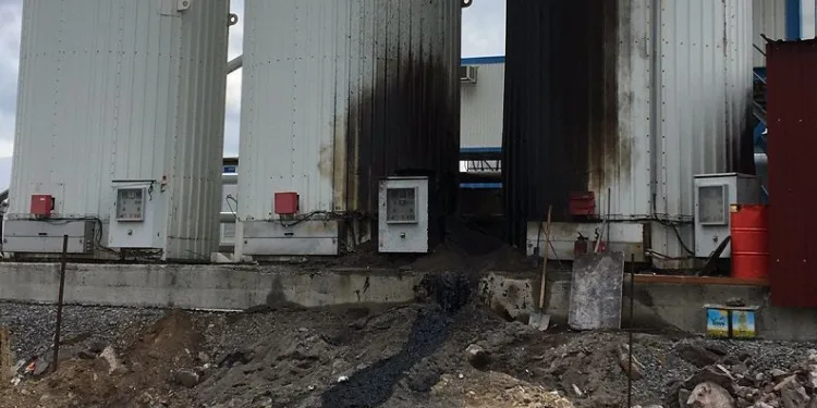 Zift tankı patladı:4 işçi yaralandı