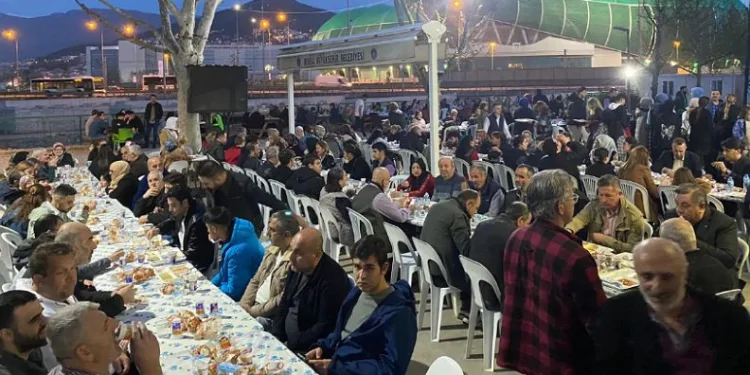 Yeniden Refah Partisi Bursa Osmangazi kadın kolları iftarda buluştu