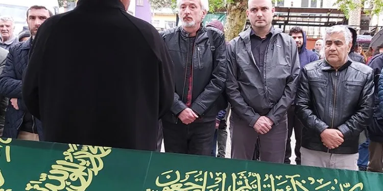 Dünyaca ünlü İznikli ressam son yolculuğuna uğurlandı