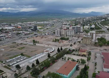 Enkazını kaldırma çalışmaları devam ediyor