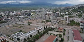 Enkazını kaldırma çalışmaları devam ediyor