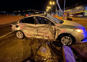 Elazığ’da tır ile otomobil çarpıştı