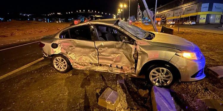 Elazığ’da tır ile otomobil çarpıştı