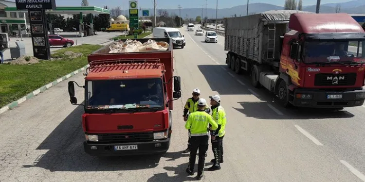 Bursa polisinden dronlu bayram denetimi