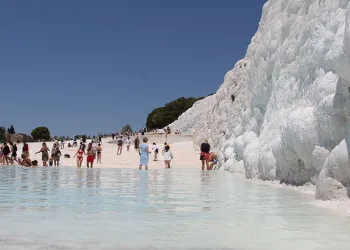 Pamukkale’de bayram yoğunluğu