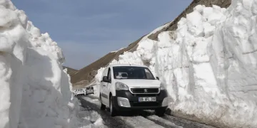 5 metrelik kar tünelleri