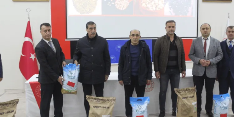 Muş’ta çiftçiye tohum desteği verildi