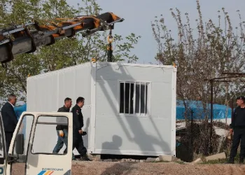 Binlerce katlanabilir konteynerler, kırsal alanda kurulmaya başlandı