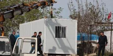 Binlerce katlanabilir konteynerler, kırsal alanda kurulmaya başlandı