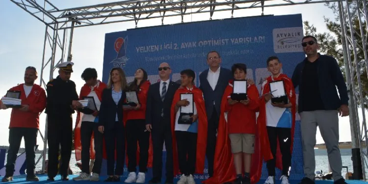 Ayvalık Yarışları ev sahipliği yapıyor