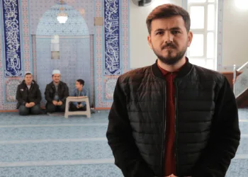 Ürettikleri bileklikleri satarak depremzedelere yardımda bulundular