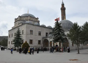 Harakani Türbesi’nde Kadir Gecesi bereketi!