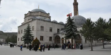 Harakani Türbesi’nde Kadir Gecesi bereketi!