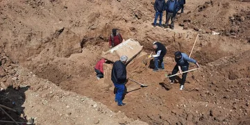 İnşaat temeli kazısında lahit bulundu