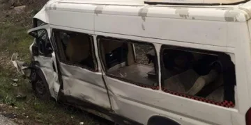 Ankara’da işçi servisi otomobille çarpıştı, ölü ve yaralılar var
