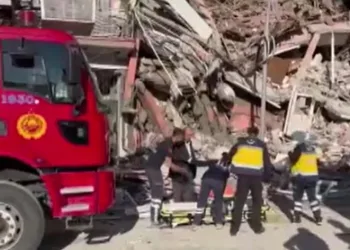 Malatya’da bina çöktü