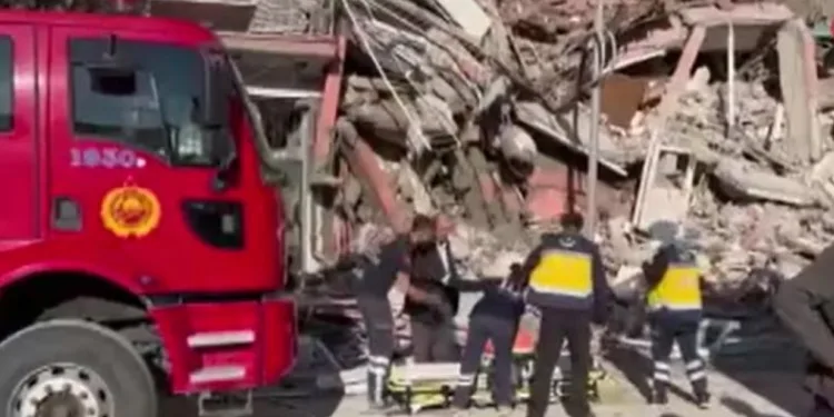 Malatya’da bina çöktü