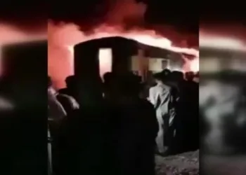 Pakistan’da trende yangın
