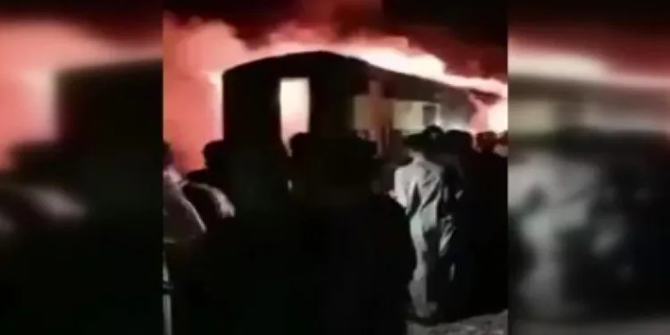 Pakistan’da trende yangın