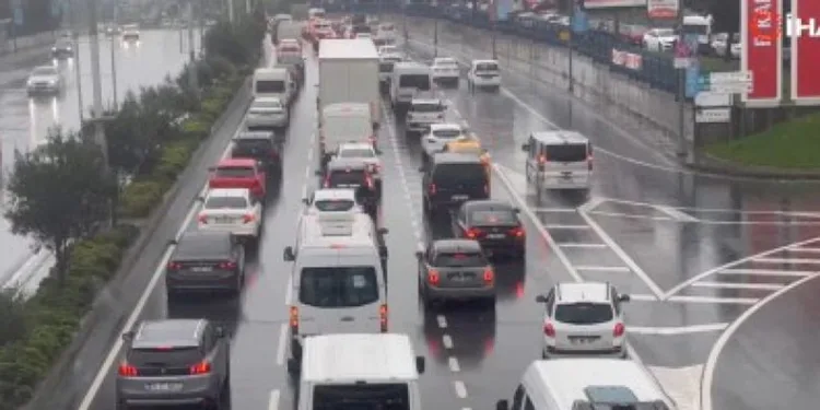 Basın Ekspres yolunda trafik durma noktasına geldi