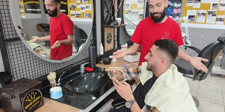 Oyun bağımlısı berberi çıldırttı