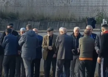 Bayramlaşmada 1 kilometrelik kuyruk oluştu