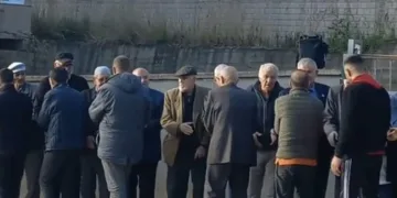 Bayramlaşmada 1 kilometrelik kuyruk oluştu