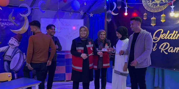 Genç çiftin Çadır Kent’te nişan sevinci