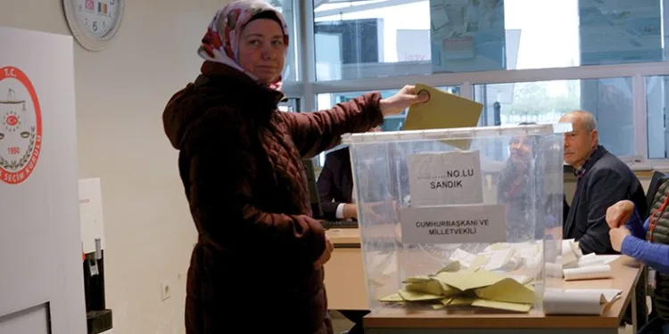 Sınır kapılarında oy verme işlemi başladı