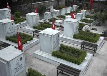 Bayram öncesi şehitliklerde hüzün