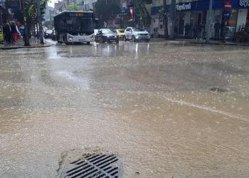Bandırma yağmura teslim oldu