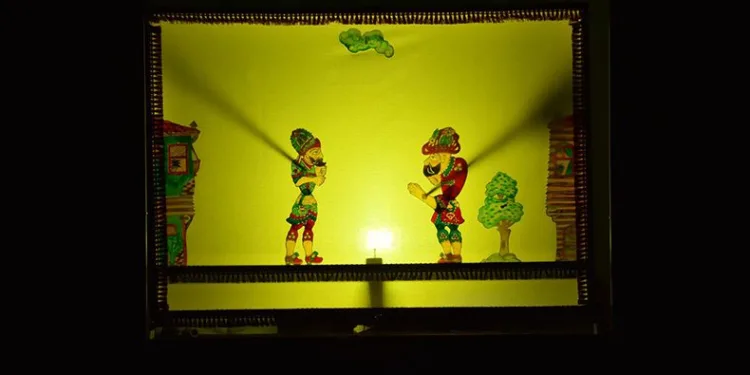 Çocuklar Hacivat-Karagöz ile eğlendi