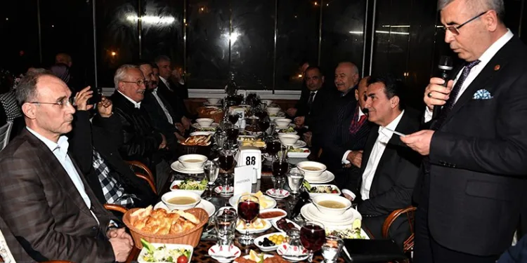 Başkan Dündar, muhtarlarla iftarda buluştu