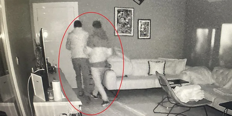 Evin içinde bulunan kamera hırsızları ele verdi