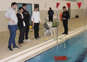 Lise öğrencileri su altı robotu üretti