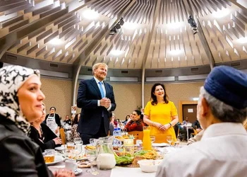 Hollanda Kralı iftara katıldı