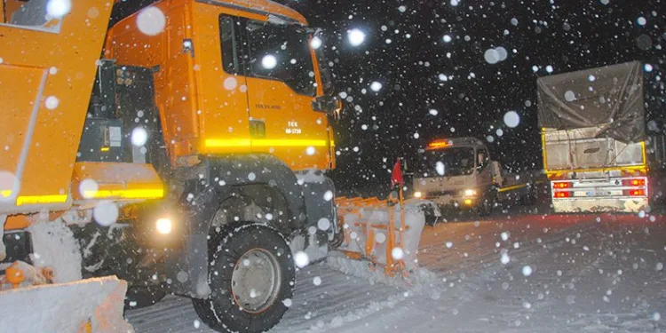 Antalya-Konya kara yolunda kar yağışı