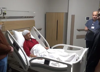Bilinci açık hastaya beyin tümörü ameliyatı yapıldı
