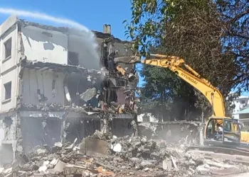 Az hasarlı binalarda tadilat başladı