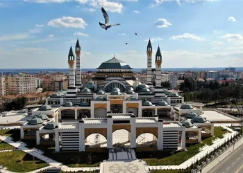 25 bin kişilik Selahaddin Eyyubi Cami